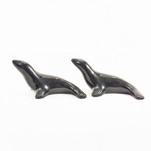 Set of 2 PEARLITE Stonecraft Black Seal figurines